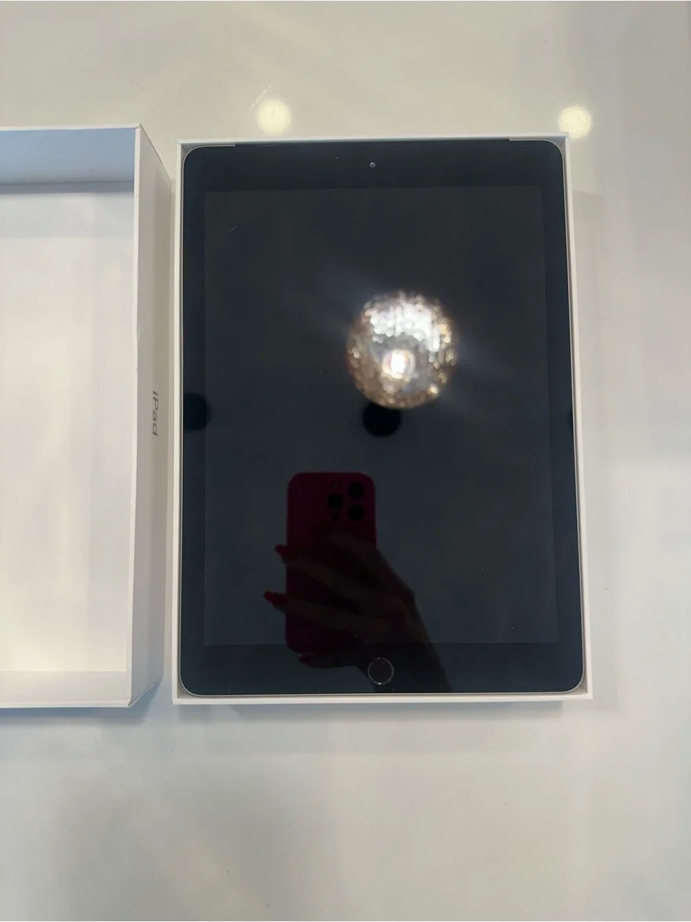 Apple iPad Tablet - Black Front, White Bezel